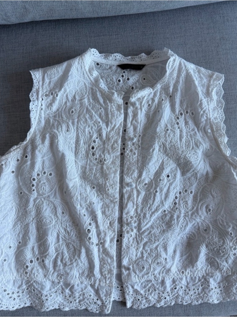 Zara White Eyelet Sleeveless Button-Front Blouse